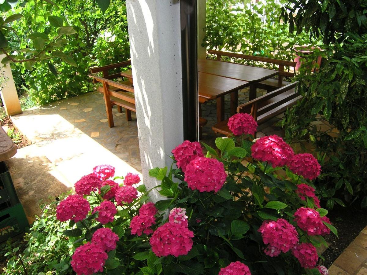 Apartman Juric Apartment Veglia Exterior foto